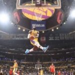 NBA – Le dunk monstrueux de LeBron James