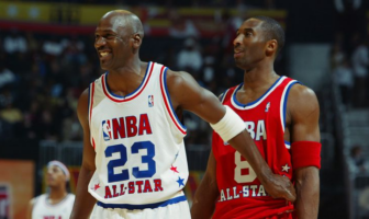 NBA – Quand Kobe voulait « botter les fesses » d’un Jordan à la retaite Michael Jordan et Kobe Bryant durant le All-Star Game
