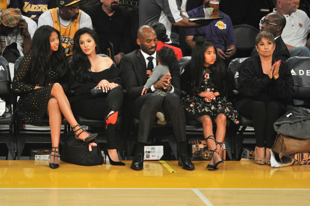 Vanessa, Kobe et Gianna Bryant lors d’un match des Los Angeles Lakers au Staples Center