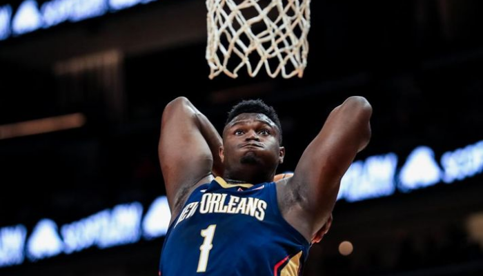 Zion Williamson dunk pour les Pelicans