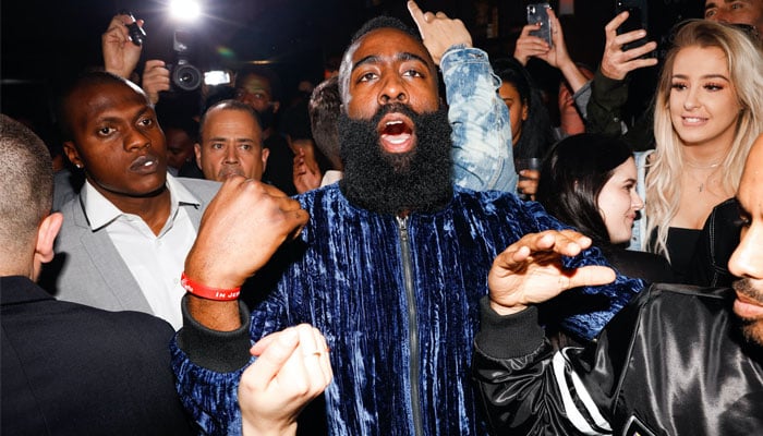 James Harden a son maillot retiré dans un club de strip tease à Houston