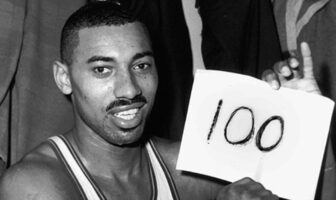 NBA – Les 15 records les plus imbattables de l’histoire Wilt Chamberlain après sa fameuse performance à 100 points