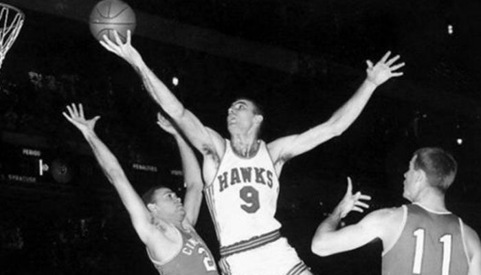 Bob Pettit sous le maillot des St Louis Hawks