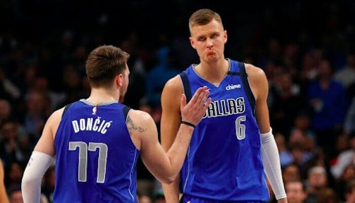 check entre Luka Doncic et Kristaps Porzingis