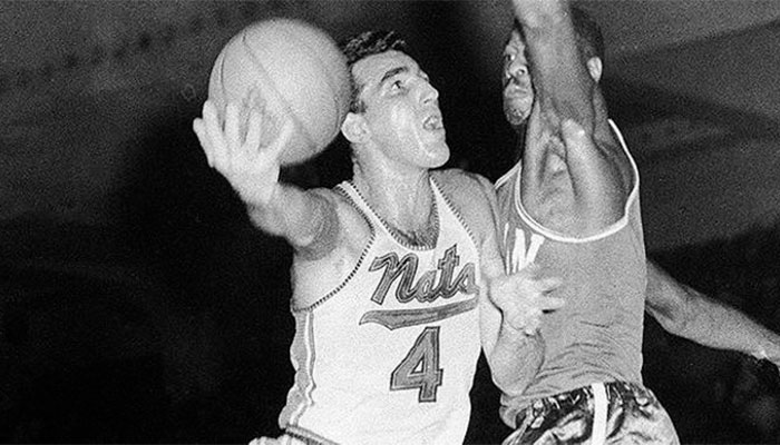 Dolph Schayes sous le maillot des Syracuse Nationals