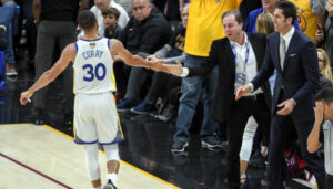 NBA – Les Warriors derrière les Lakers et les Knicks selon Forbes ? Le proprio pas d’accord