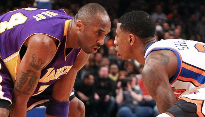 Kobe Bryant en duel avec Iman Shumpert lors d’un match opposant les Los Angeles Lakers aux New York Knicks
