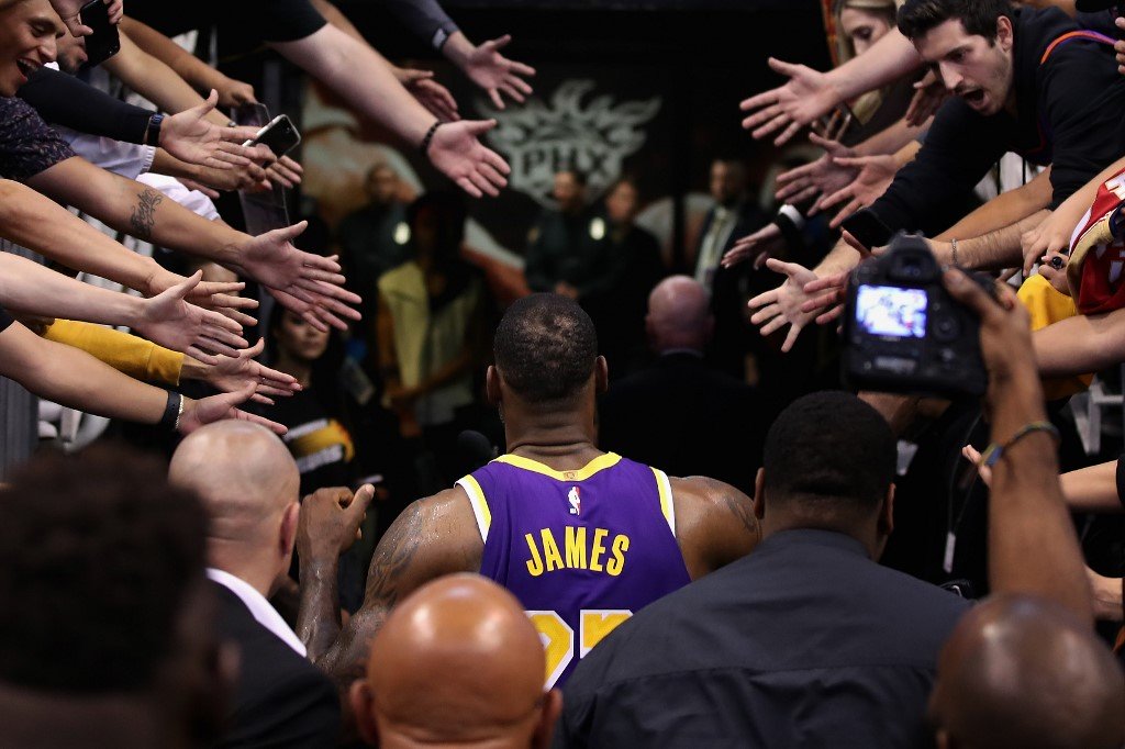 LeBron James au milieu de la foule