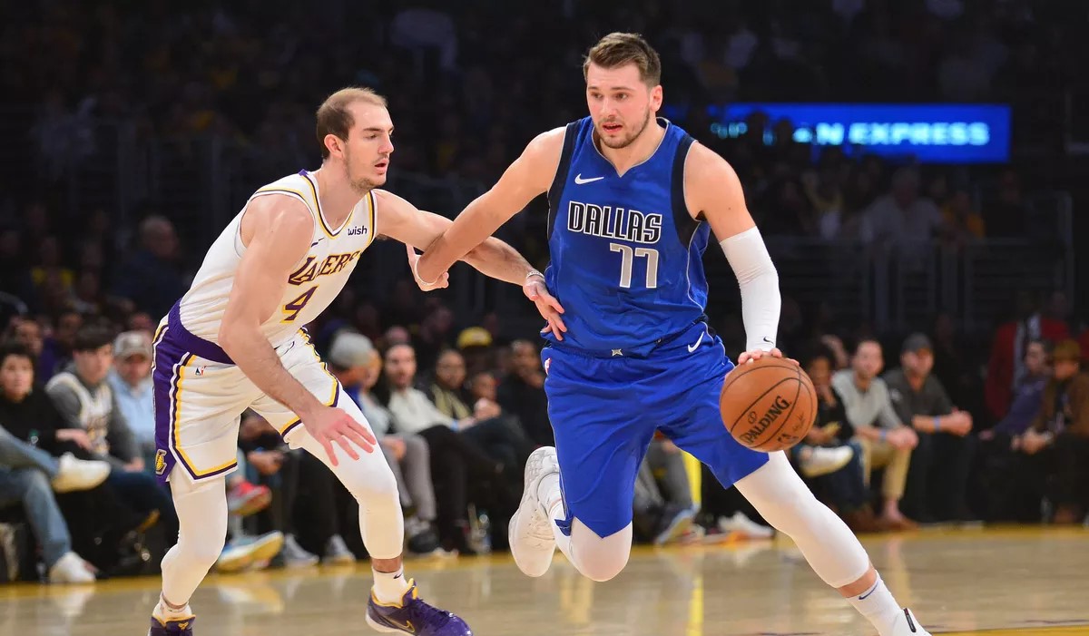 Alex Caruso et Luka Doncic