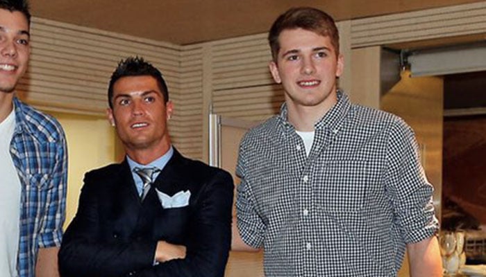 Cristiano Ronaldo et Luka Doncic lors d’un dîner de Noël organisé par le Real Madrid, en 2016