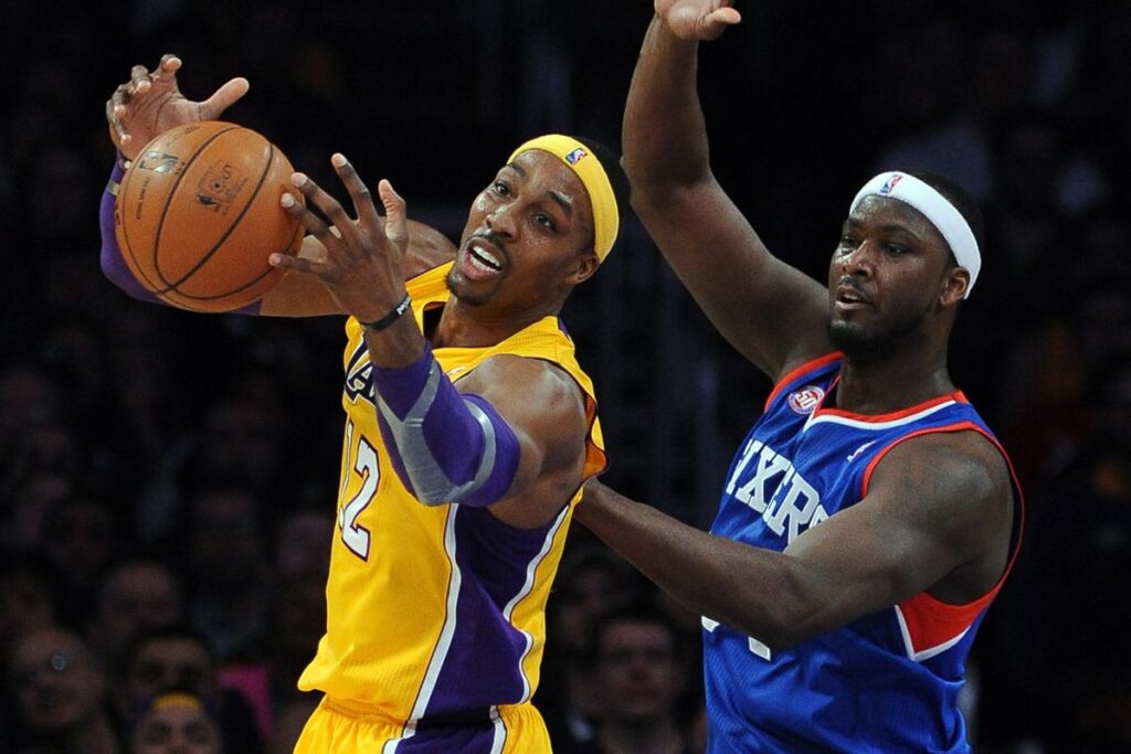 Dwight Howard et Kwame Brown au coirs d'un Lakers / Sixers