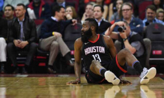 NBA – La déclaration polémique de Kendrick Perkins sur James Harden James Harden était le premier joueur de l'histoire sanctionné par les règles anti-flopping