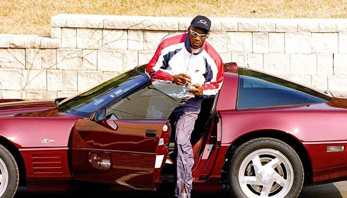 Michael Jordan avait pour habitude d'arriver à l'entrainement avec une Ferrari assortie à son survêtement