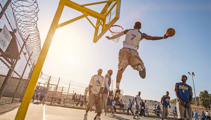 Q Ball, le documentaire produit par Kevin Durant, est une excellente surprise sur Netflix