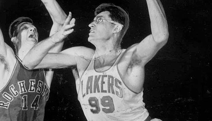 George Mikan sous le maillot des Minneapolis Lakers
