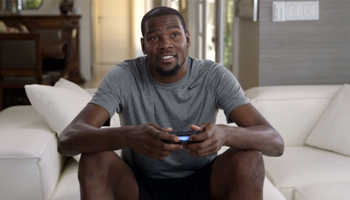 Kevin Durant durant une partie de NBA 2K