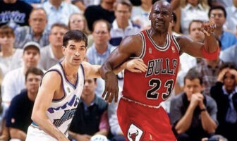NBA – Pour chaque stat, quel joueur a dominé la ligue le plus de saisons ? Michael Jordan face à John Stockton lors d’un match opposant les Chicago Bulls au Utah Jazz