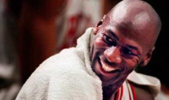 NBA – Le génial clin d’oeil à The Last Dance dans les fausses tribunes Michael Jordan est heureux