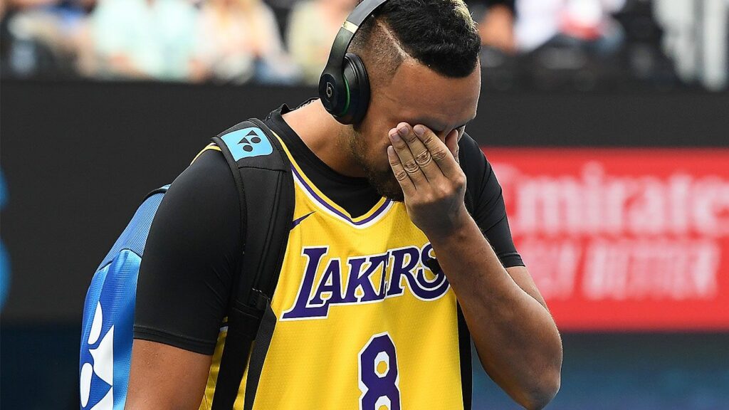 Nick Kyrgios avec un maillot de Kobe Bryant