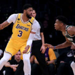 NBA – La stat humiliante d’Anthony Davis contre Giannis après leur duel !