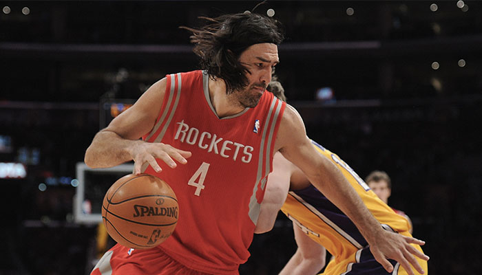 Luis Scola sous le maillot des Houston Rockets