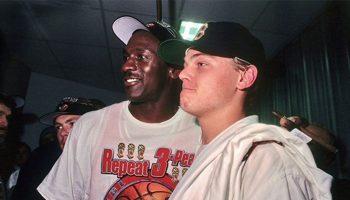 Michael Jordan et Leonardo DiCaprio après le Game 6 entre les Chicago Bulls et le Utah Jazz, lors des Finales NBA 1998