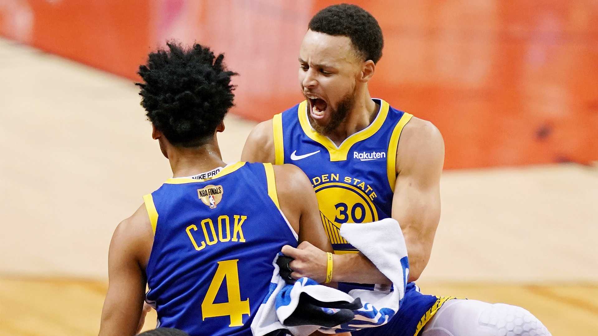 Quinn Cook et Stephen Curry des Warriors