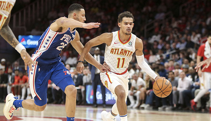 Ben Simmons aux prises avec Trae Young lors d’un match opposant les Philadelphia 76ers aux Atlanta Hawks