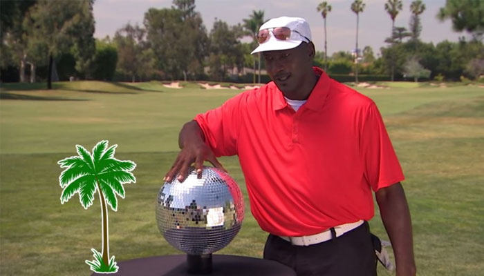 Michael Jordan attrapant une boule à facette