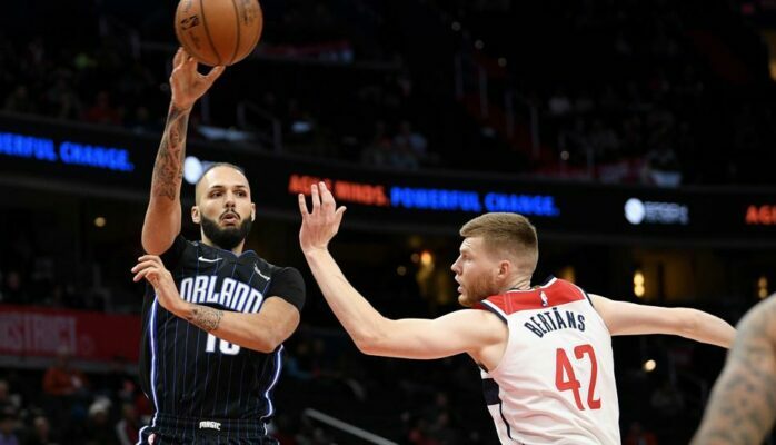 Evan Fournier face à Davis Bertans