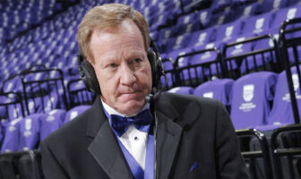 NBA – Le journaliste présumé « raciste » réagit et… démissionne Grant Napier, commentateur des Sacramento Kings de 1988 à 2020