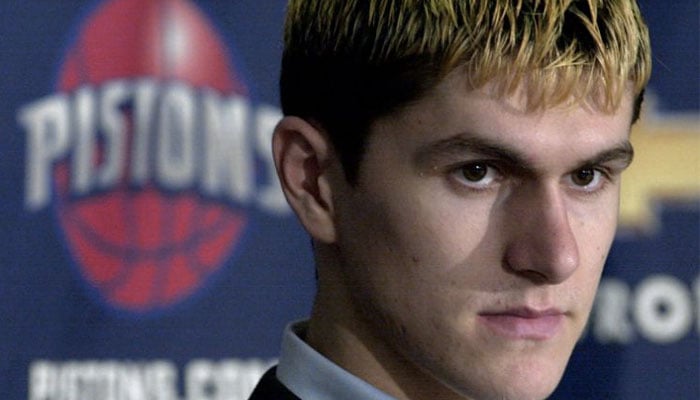 Darko Milicic lors de sa Draft NBA par les détroit Pistons, en juin 2003