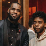 NBA – L’hommage de LeBron pour Chadwick Boseman en direct sur le terrain