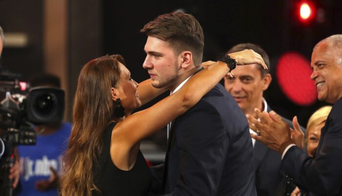 Luka Doncic et sa mère Mirjam Poterbin NBA