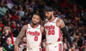 NBA – Le message de Damian Lillard qui va faire kiffer Carmelo Anthony Damian Lillard en discussion avec Carmelo Anthony-NBA