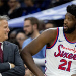 NBA – Un tacle de Joel Embiid… à son propre coach ?