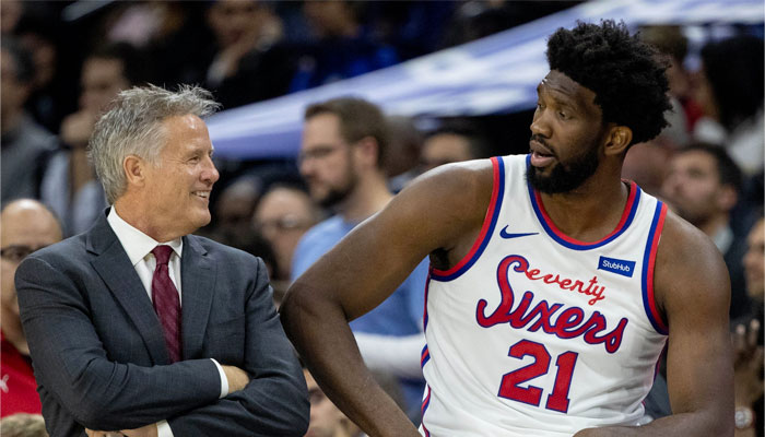 Un tacle de Joel Embiid... à son propre coach ? NBA