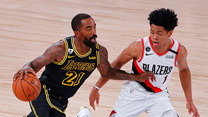 J.R. Smith face à Anfernee Simons dans le Game 4 entre Lakers et Blazers