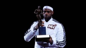 NBA – Le seul joueur qui a gagné 2 MVPs de suite… pas dans la même équipe