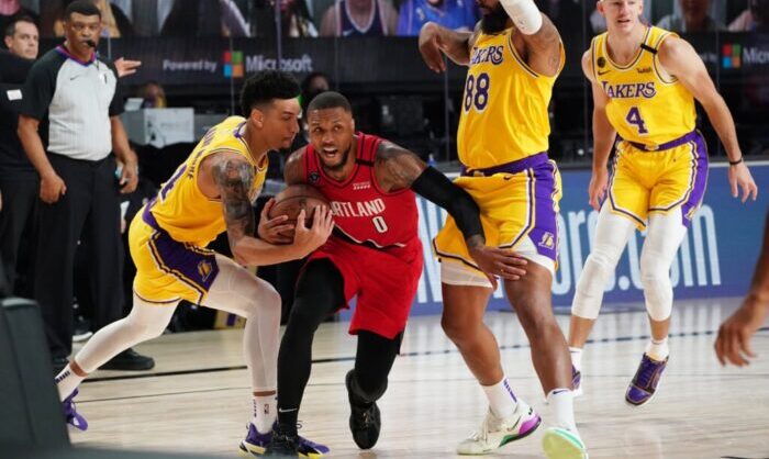 Damian Lillard au milieu des Lakers