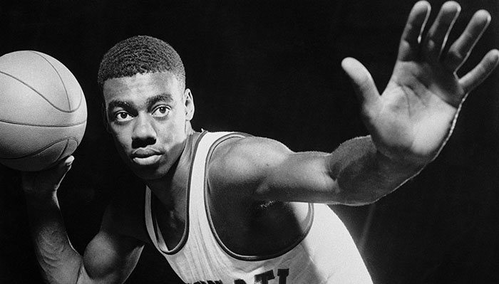 Un jeune Oscar Robertson aux Cincinnati Royals