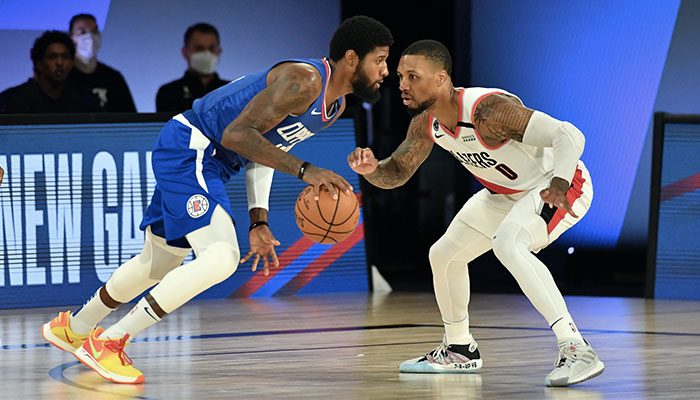 Les deux stars NBA Paul George et Damian Lillard lors du match Los Angeles Clippers - Portland Trail Blazers le 8 août 2020