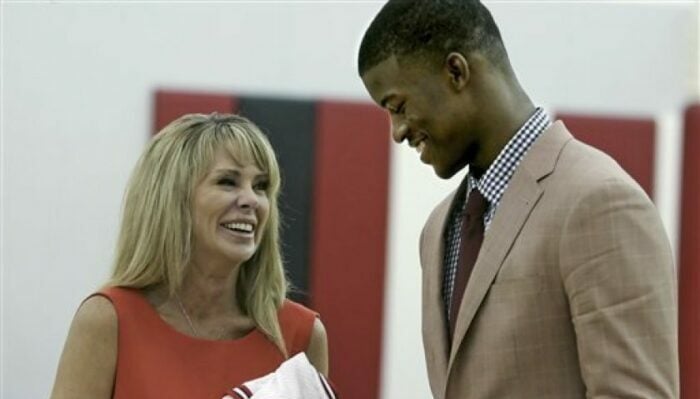 Jimmy Butler et sa mère adoptive Michelle Lambert NBA