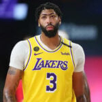 NBA – Une légende des Lakers agacée : « C’est trop tôt pour Davis »