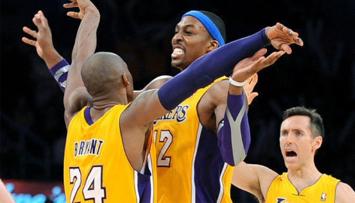 Dwight Howard et Kobe Bryant sous le maillot des Lakers NBA