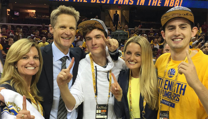 Steve Kerr est dans la tourmente pour avoir appelé son fils... Nick Kerr