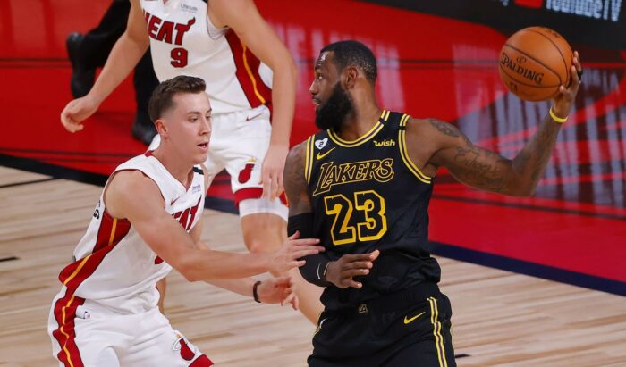 Duncan Robinson et LeBron James