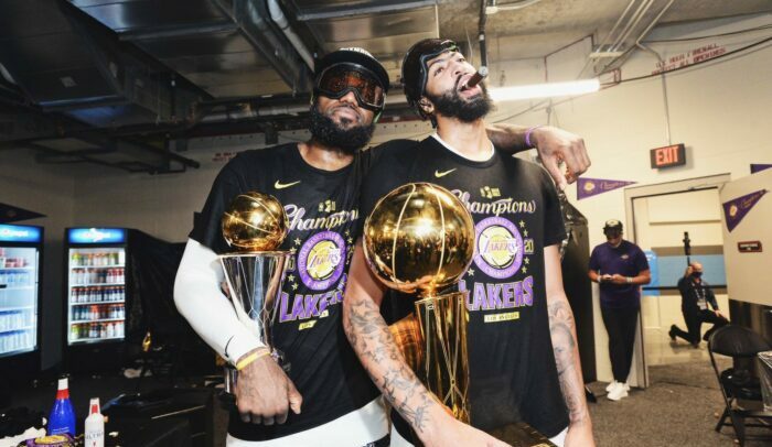 LeBron James et Anthony Davis des Lakers, champions