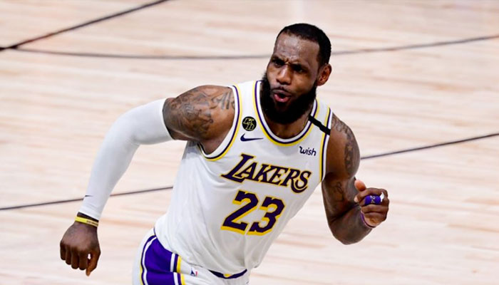 LeBron James après un panier lors du Game 6 NBA