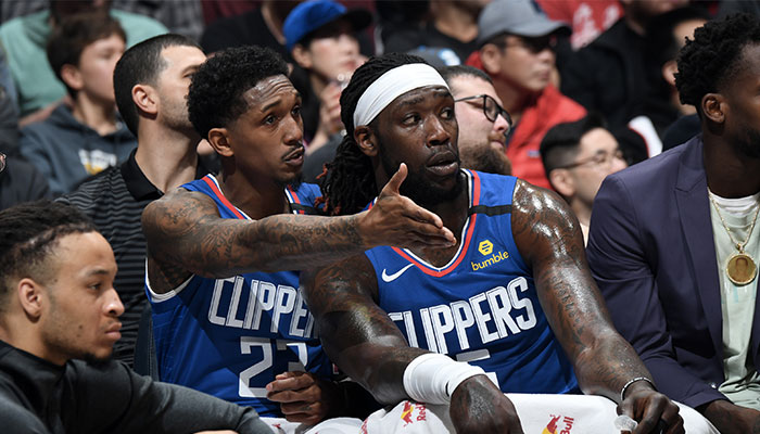 Les joueurs NBA Lou Williams et Montrezl Harrell sur le banc des Los Angeles Clippers